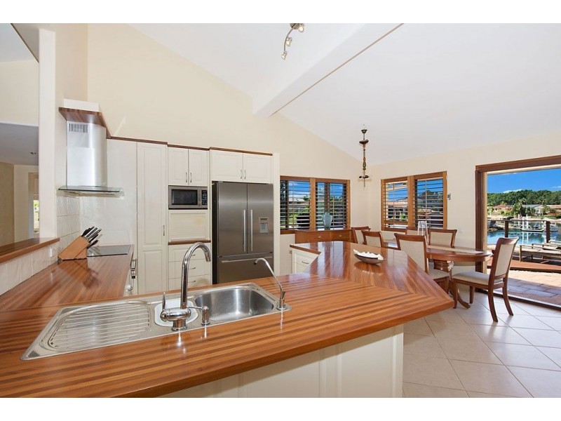 19 River Crescent, Broadbeach Waters QLD 4218