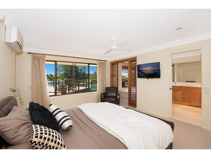 19 River Crescent, Broadbeach Waters QLD 4218