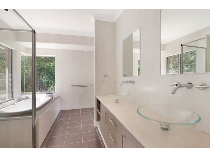 8 Lita Court, Tallebudgera QLD 4228