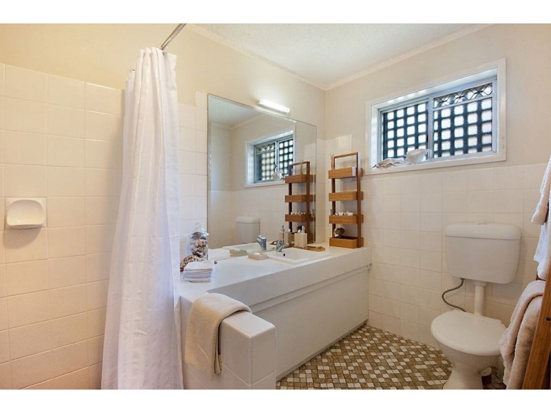 25 Hedges Avenue, Mermaid Beach QLD 4218