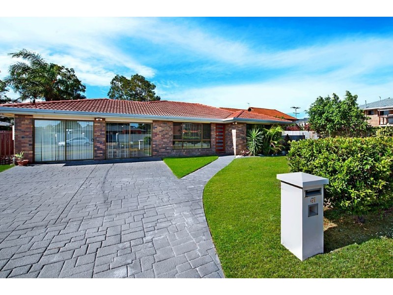 41 Poinsettia Avenue, Hollywell QLD 4216