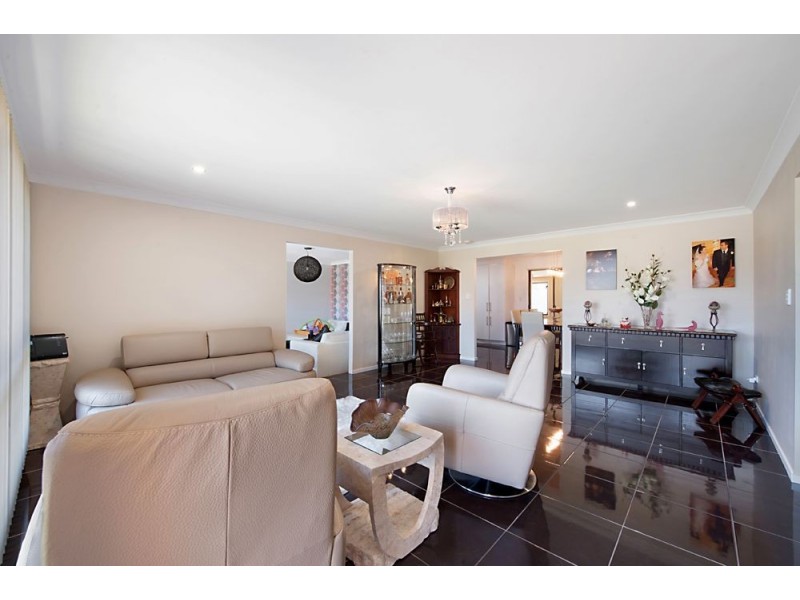 41 Poinsettia Avenue, Hollywell QLD 4216