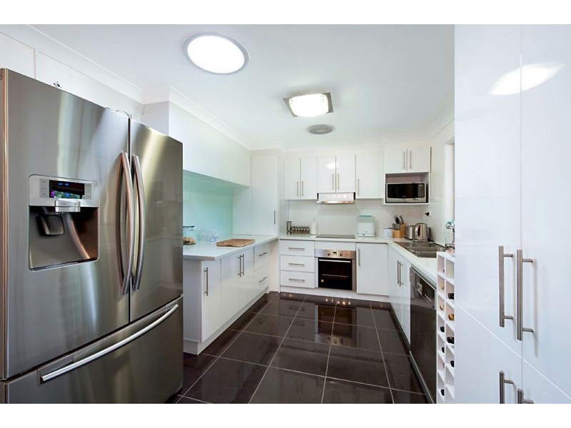 41 Poinsettia Avenue, Hollywell QLD 4216