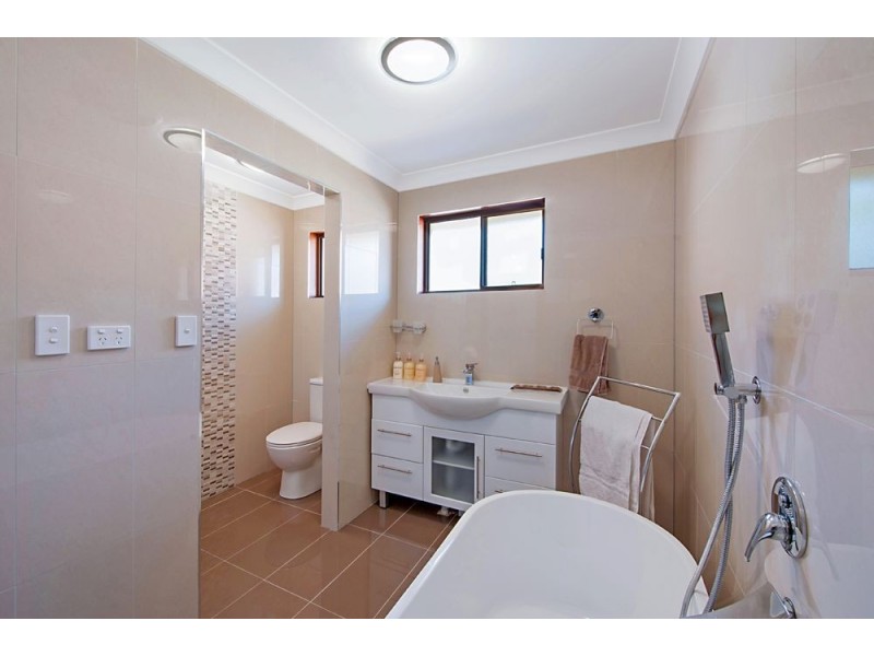 41 Poinsettia Avenue, Hollywell QLD 4216