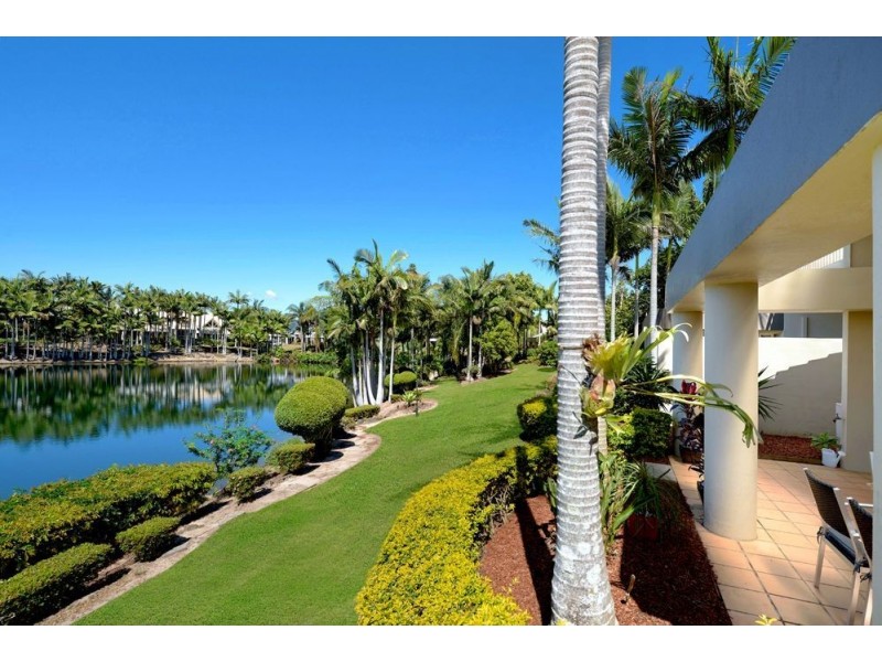 2 Aveton/125 Santa Cruz Blvd, Clear Island Waters QLD 4226