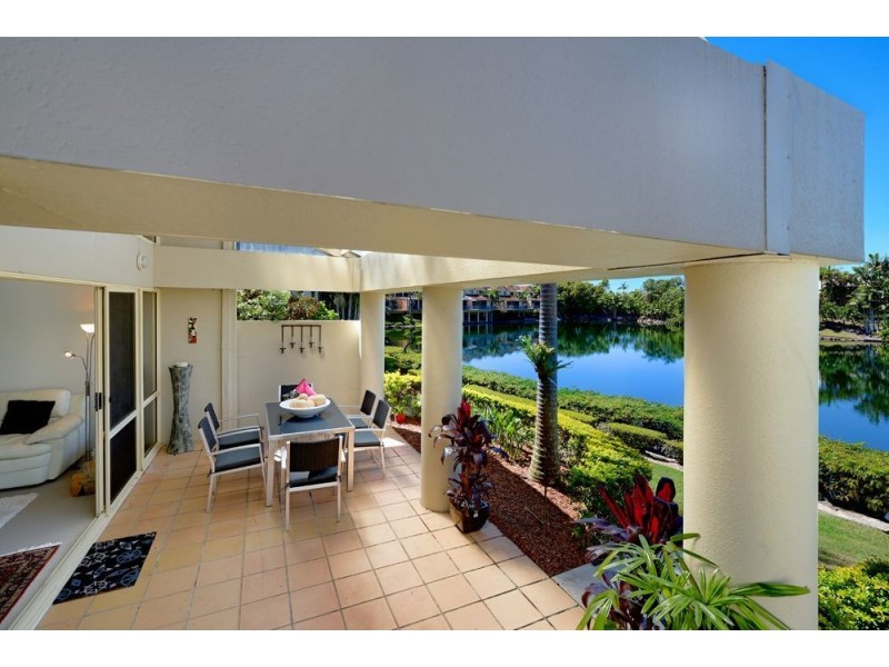 2 Aveton/125 Santa Cruz Blvd, Clear Island Waters QLD 4226