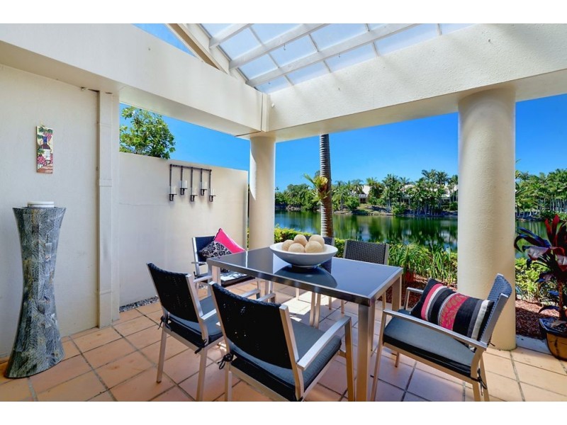 2 Aveton/125 Santa Cruz Blvd, Clear Island Waters QLD 4226