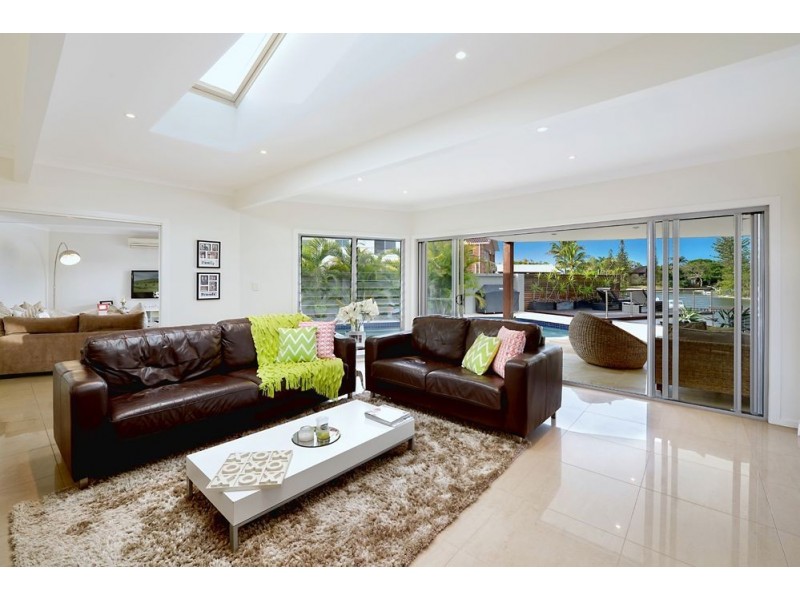 21 Sophie Avenue, Broadbeach Waters QLD 4218