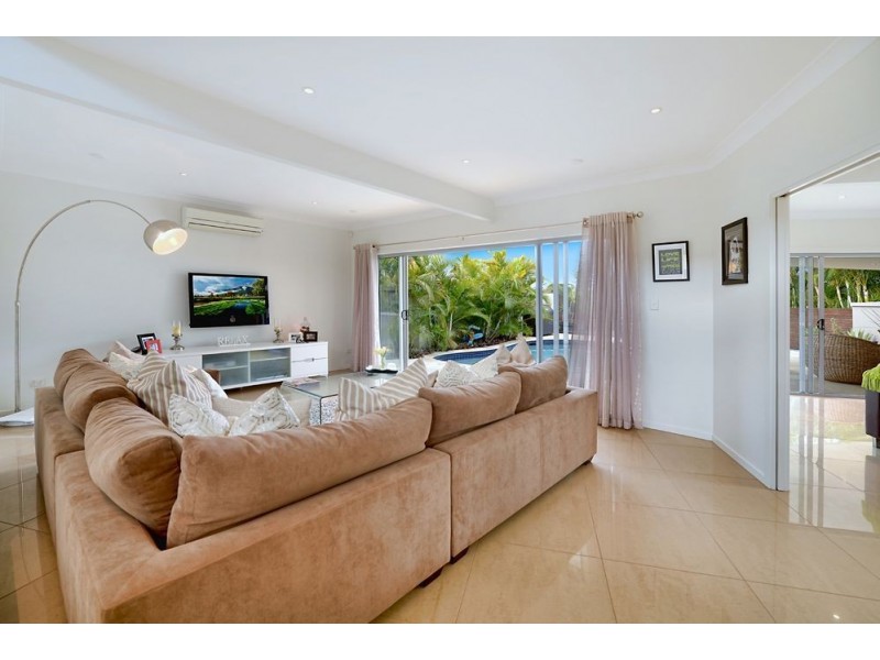 21 Sophie Avenue, Broadbeach Waters QLD 4218