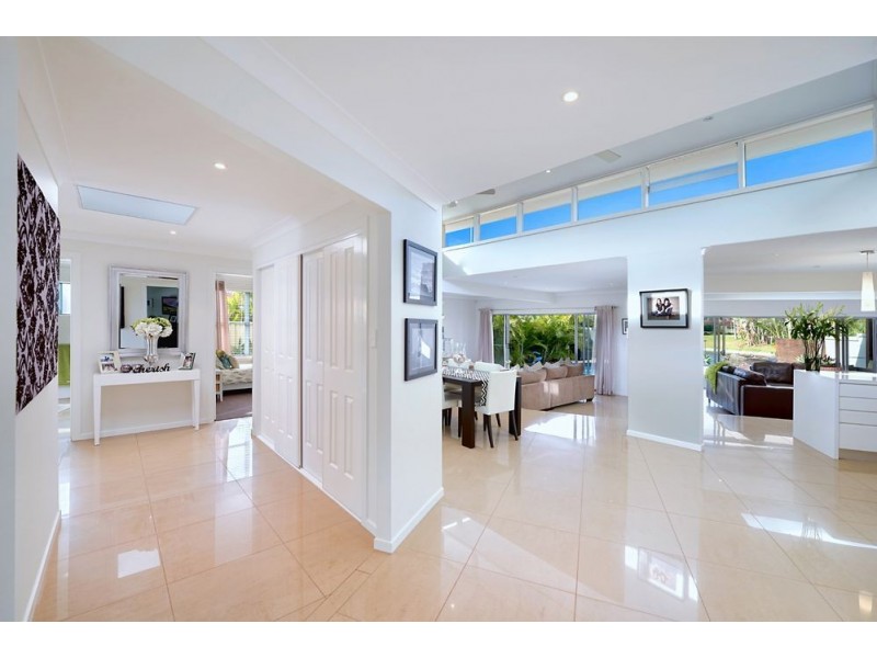 21 Sophie Avenue, Broadbeach Waters QLD 4218