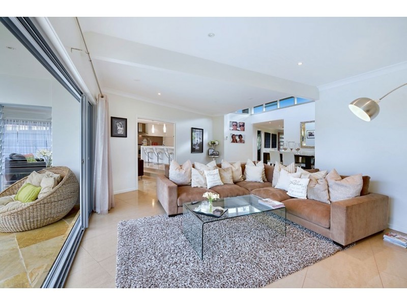 21 Sophie Avenue, Broadbeach Waters QLD 4218