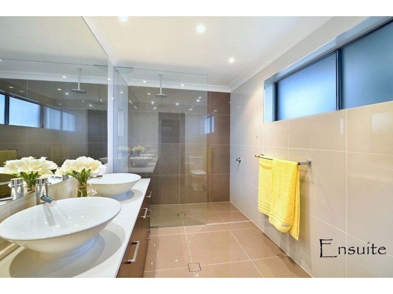 21 Sophie Avenue, Broadbeach Waters QLD 4218