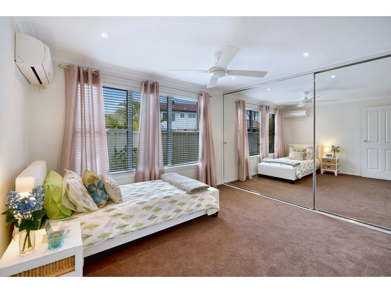 21 Sophie Avenue, Broadbeach Waters QLD 4218