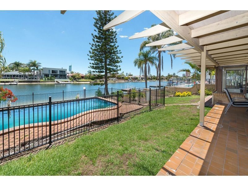 93 T E Peters Drive, Broadbeach Waters QLD 4218
