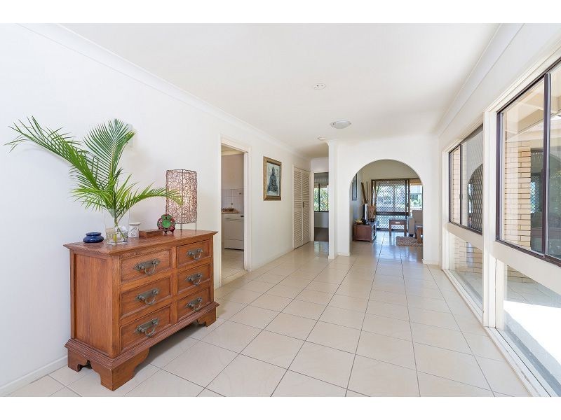 93 T E Peters Drive, Broadbeach Waters QLD 4218