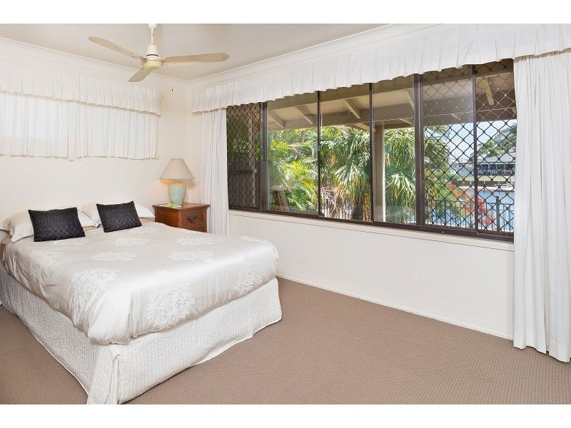 93 T E Peters Drive, Broadbeach Waters QLD 4218
