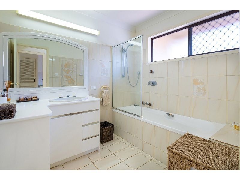 93 T E Peters Drive, Broadbeach Waters QLD 4218