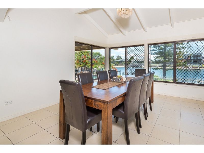 93 T E Peters Drive, Broadbeach Waters QLD 4218