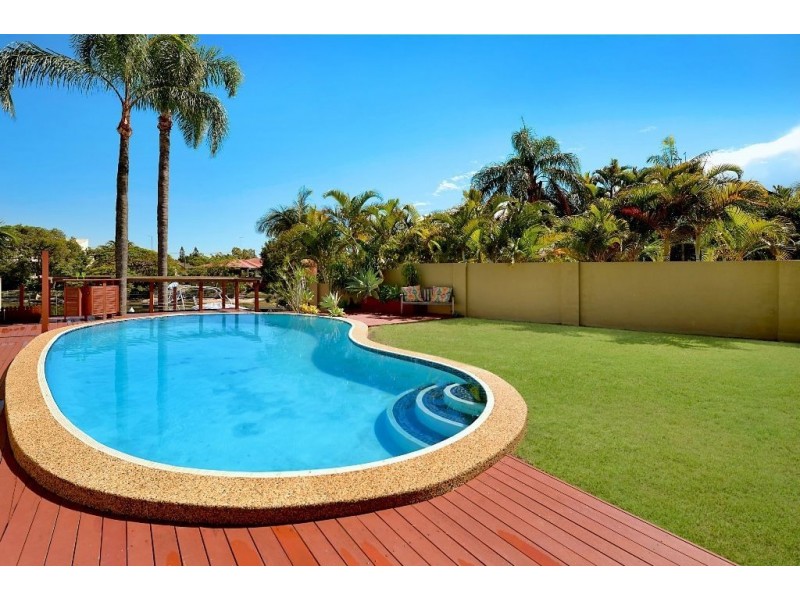 1 Sara Avenue, Broadbeach Waters QLD 4218