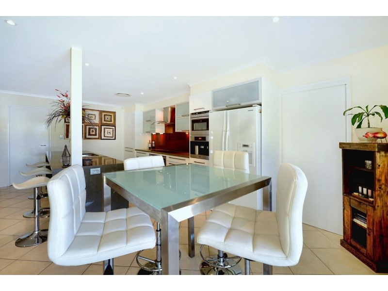 1 Sara Avenue, Broadbeach Waters QLD 4218