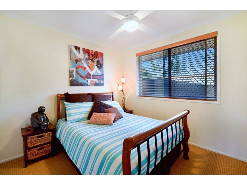 1 Sara Avenue, Broadbeach Waters QLD 4218