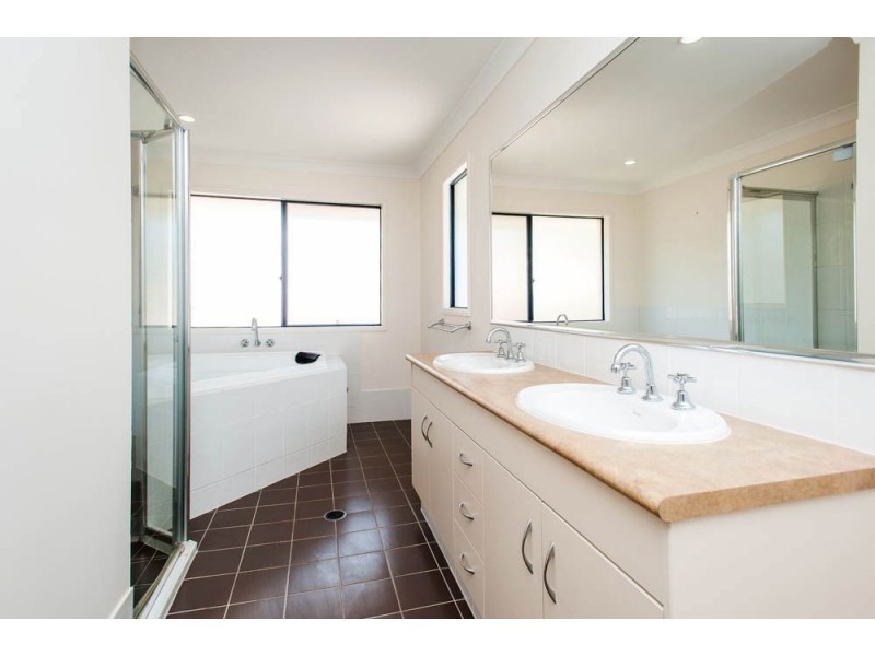 2 Chinaberry Crescent, Upper Coomera QLD 4209