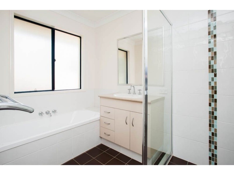 2 Chinaberry Crescent, Upper Coomera QLD 4209