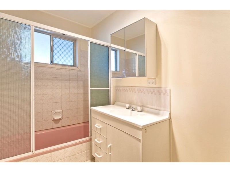15 Nambur Street, Runaway Bay QLD 4216