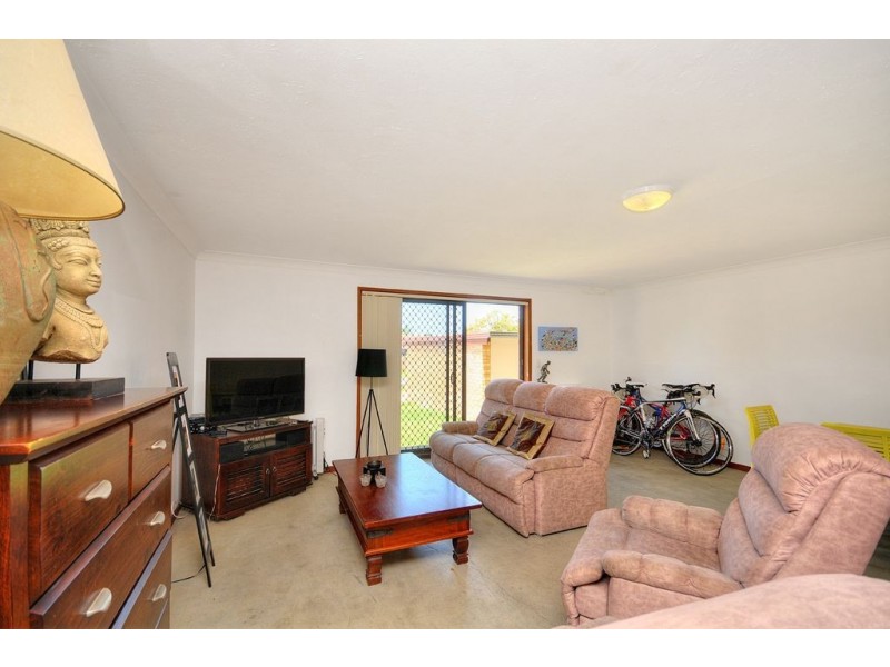 2/22 Peter Pde, Mermaid Waters QLD 4218