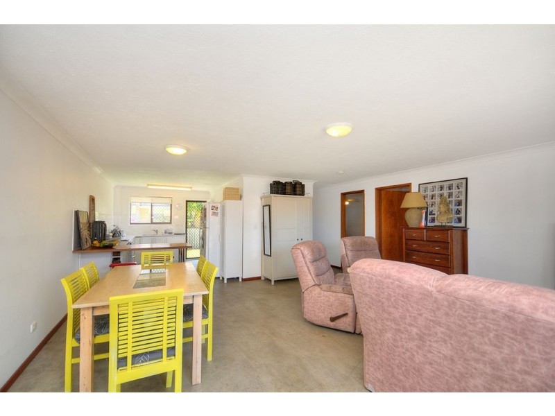 2/22 Peter Pde, Mermaid Waters QLD 4218