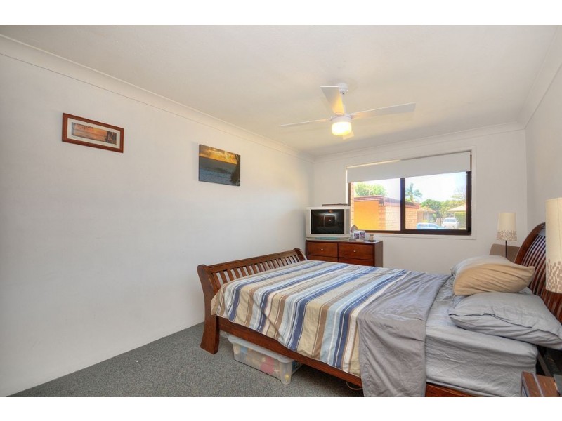 2/22 Peter Pde, Mermaid Waters QLD 4218