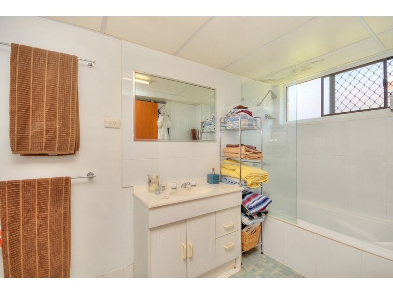 2/22 Peter Pde, Mermaid Waters QLD 4218