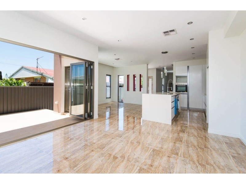 2/39 Parr Street, Biggera Waters QLD 4216