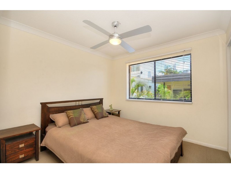 6/4 Acacia Ave, Surfers Paradise QLD 4217