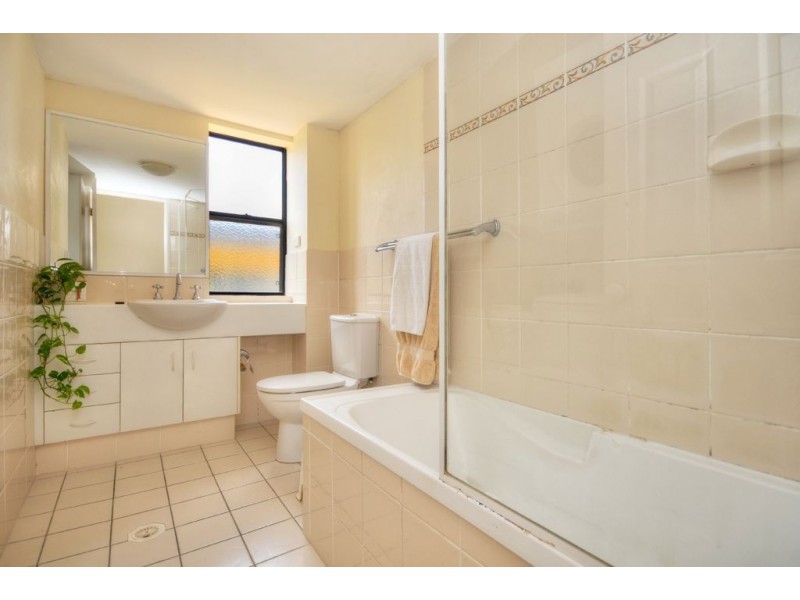 6/4 Acacia Ave, Surfers Paradise QLD 4217