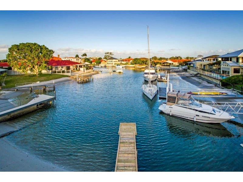 7 Namatjira Street, Paradise Point QLD 4216