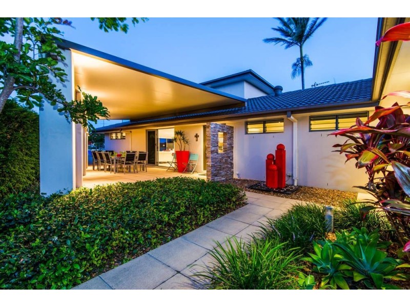 7 Namatjira Street, Paradise Point QLD 4216