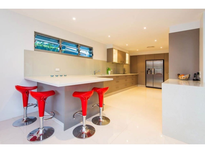 7 Namatjira Street, Paradise Point QLD 4216