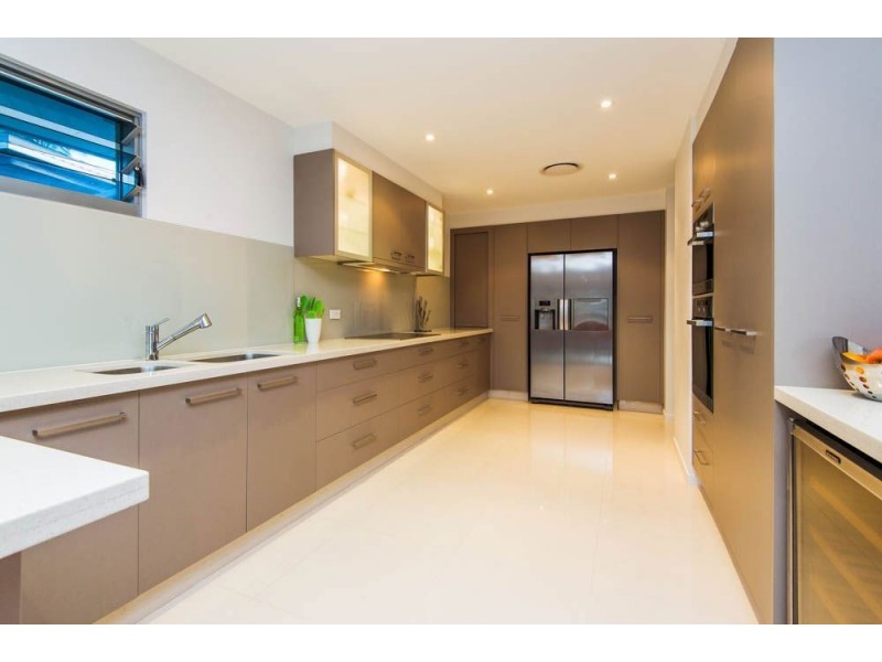 7 Namatjira Street, Paradise Point QLD 4216