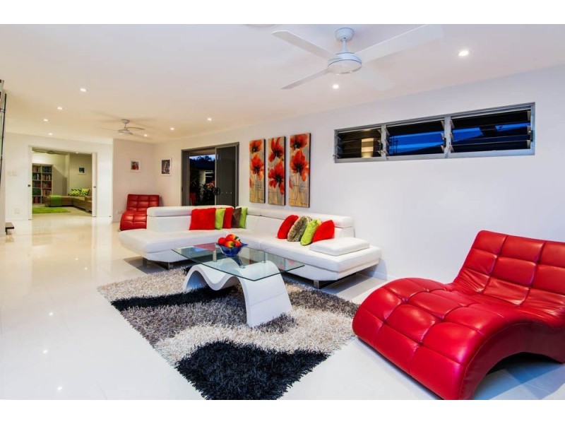 7 Namatjira Street, Paradise Point QLD 4216