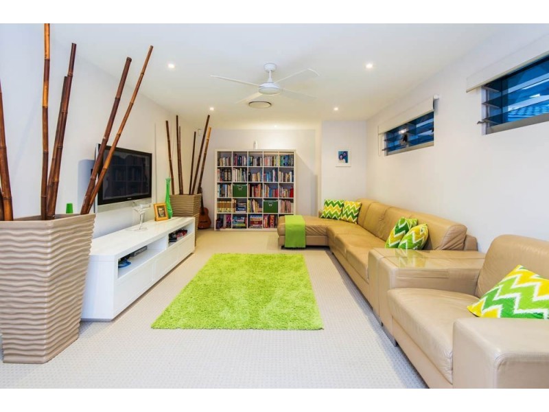 7 Namatjira Street, Paradise Point QLD 4216