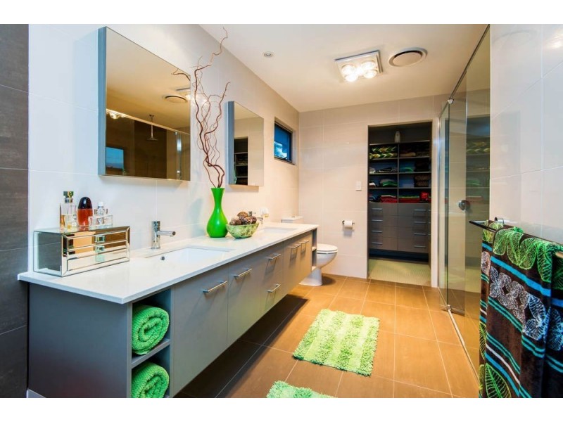 7 Namatjira Street, Paradise Point QLD 4216