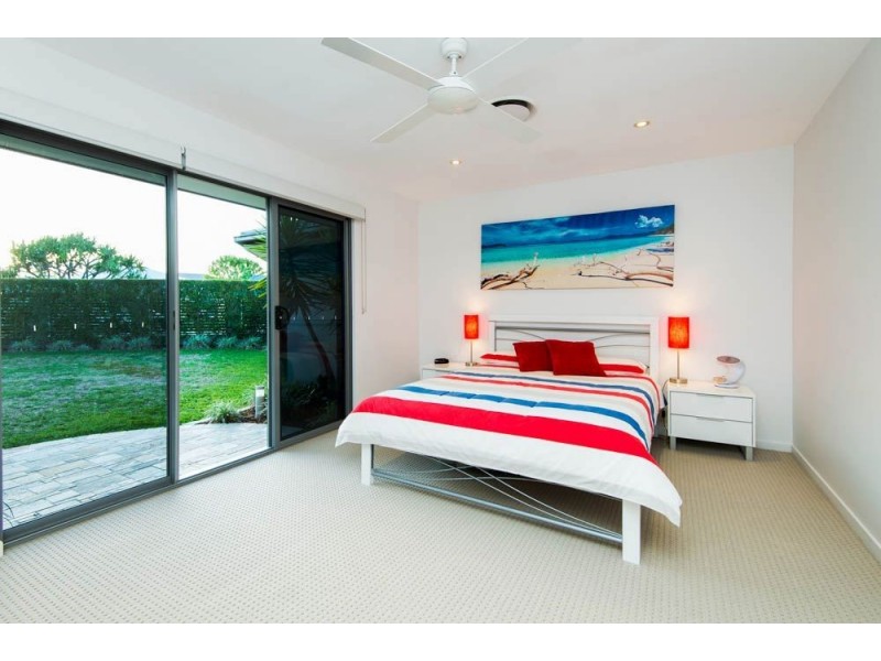 7 Namatjira Street, Paradise Point QLD 4216
