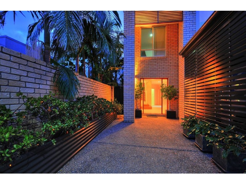 156 Nobby Parade, Miami QLD 4220