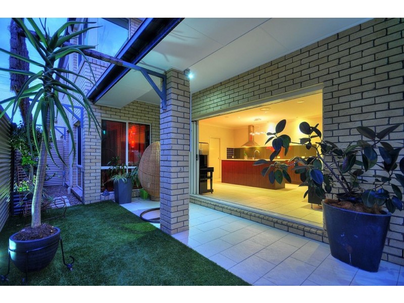 156 Nobby Parade, Miami QLD 4220