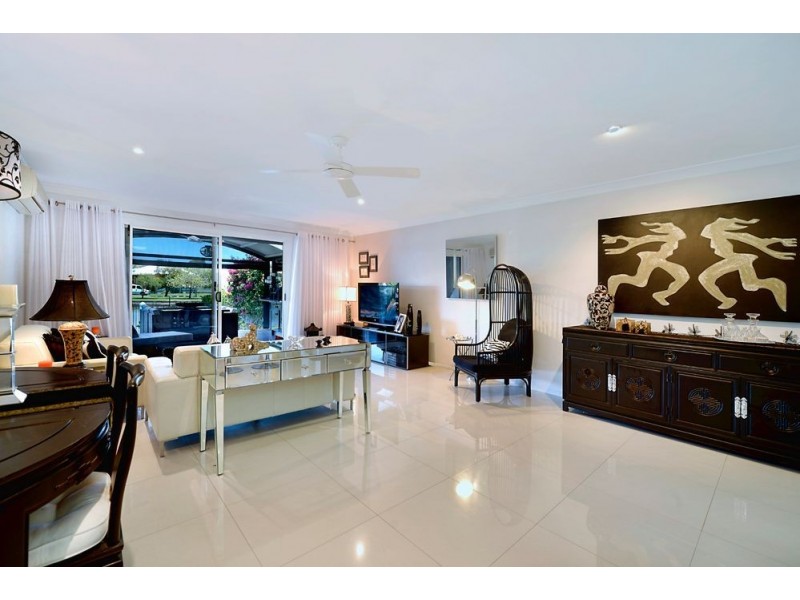 1/36 Vaggelas Crescent, Biggera Waters QLD 4216