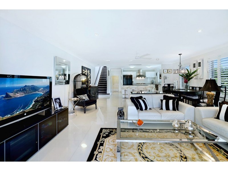 1/36 Vaggelas Crescent, Biggera Waters QLD 4216