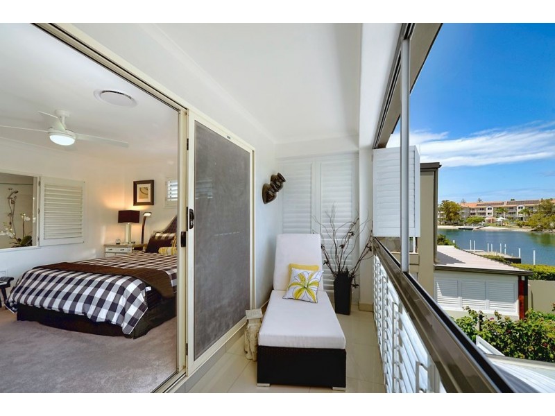 1/36 Vaggelas Crescent, Biggera Waters QLD 4216