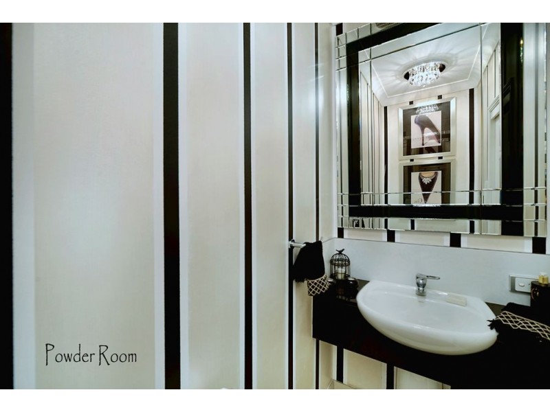 1/36 Vaggelas Crescent, Biggera Waters QLD 4216