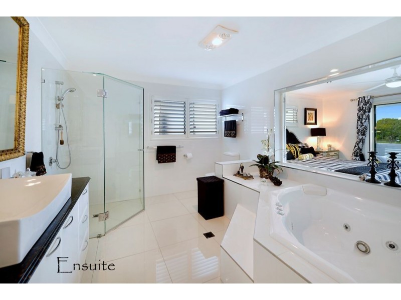 1/36 Vaggelas Crescent, Biggera Waters QLD 4216